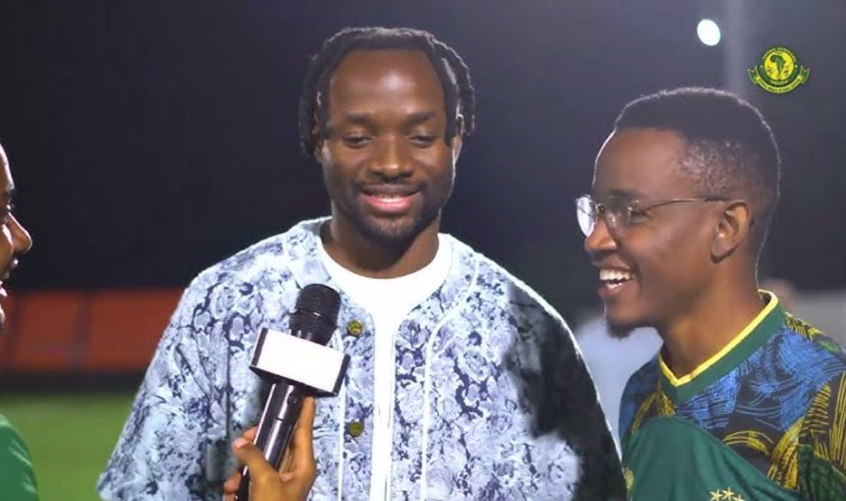 Fiston Mayele Aeleza Jinsi Anavyomisi Bato na Aziz Ki