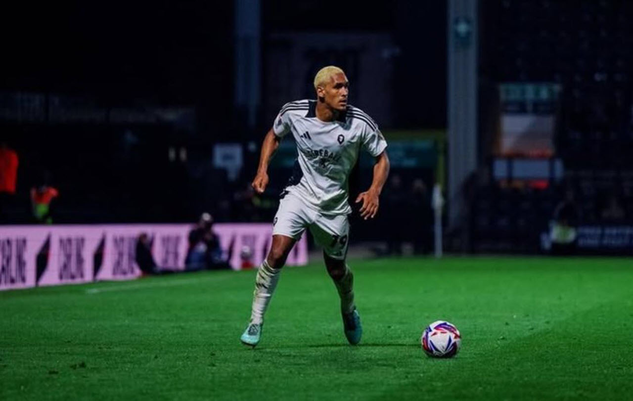 Beki wa Taifa Stars Haji Mnoga Kubaki Salford City kwa Mwaka Mwingine