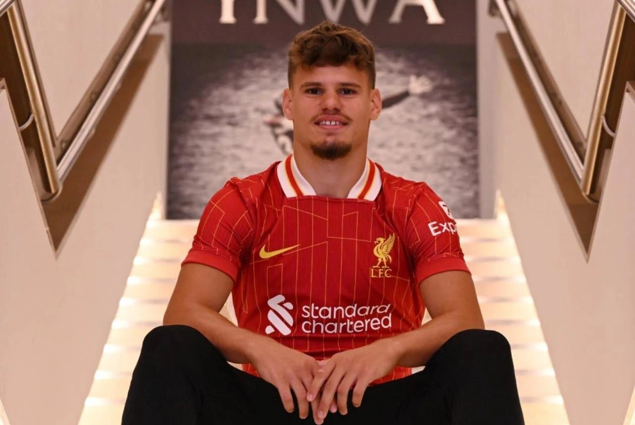Milos Kerkez Ajiunga Rasmi na Liverpool kwa Ada ya Pauni Milioni 40