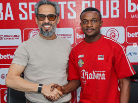 Winga Ellie Mpanzu Aongeza Mkataba Simba SC kwa Miaka Miwili